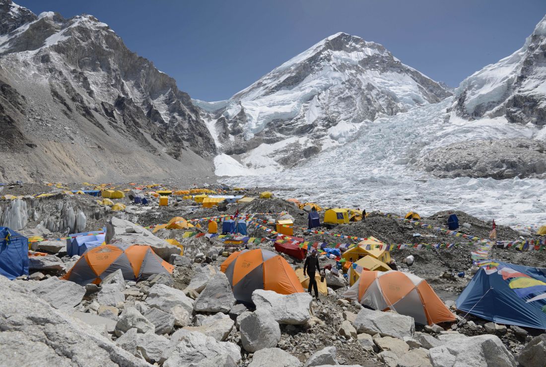4 reasons why climbing everest is deadlier than ever mental floss 4 reasons why climbing everest is deadlier than ever mental floss