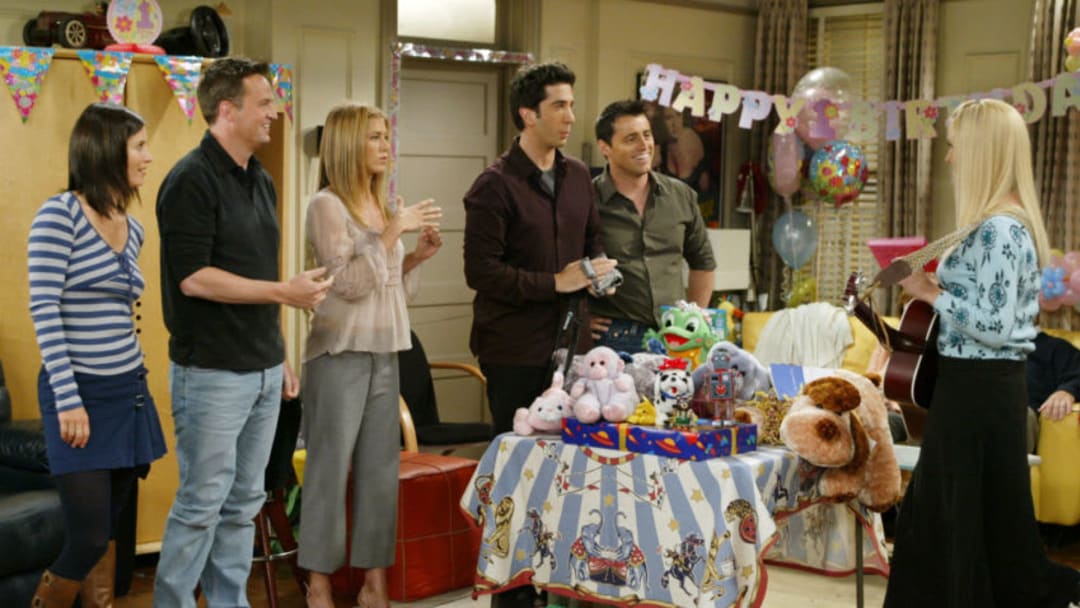 BURBANK, CA - SEPTEMBER 12: (EXCLUSIVE, NO U.S. TABLOID SALES) The cast of the hit NBC series "Friends," (L-R) Courteney Cox Arquette, Matthew Perry, Jennifer Aniston, David Schwimmer, and Matt LeBlanc, listen to Lisa Kudrow, sing a during one of their last shows on the Warner Bros lot Sept. 12, 2003 in Burbank, CA. "Friends," which is in its ninth and final season, debuted in 1994, has won 44 Emmys, and is one of the biggest successes in television history. (Photo by David Hume Kennerly/Getty Images) This image is not included in any subscription deal. Use of this image will incur a charge.