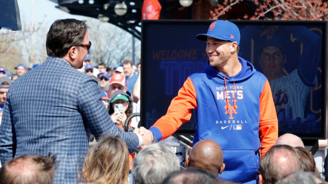 NEW YORK, NEW YORK - APRIL 15: (NEW YORK DAILIES OUT) Jacob deGrom #48 of the New York Mets and baseball Hall of Famer Mike Piazza attend the Tom Seaver statue unveiling ceremony before a game against the Arizona Diamondbacks at Citi Field on April 15, 2022 in New York City. All players are wearing #42 in honor of Jackie Robinson Day. The Mets defeated the Diamondbacks 10-3. (Photo by Jim McIsaac/Getty Images)