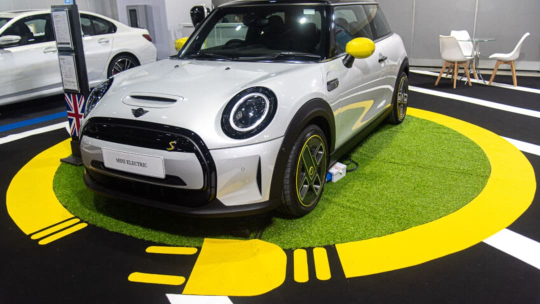 BANGKOK, THAILAND - 2023/02/19: A Mini Cooper Mini Electric car seen at the Bangkok EV Expo 2023. The Bangkok EV Expo 2023 held on 16-19 February 2023 at the Queen Sirikit National Convention Center in Bangkok which will feature electric vehicles and related technology with a focus on renewable energies. (Photo by Peerapon Boonyakiat/SOPA Images/LightRocket via Getty Images)