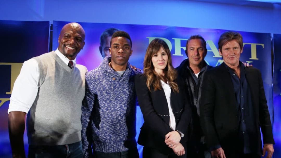 NEW YORK, NY - JANUARY 31: (L-R) Actors Terry Crews, Chadwick Boseman, Jennifer Garner, Kevin Costner and Denis Leary attend a press conference for the film 'Draft Day' on January 31, 2014 in New York City. (Photo by Jeff Gross/Getty Images)