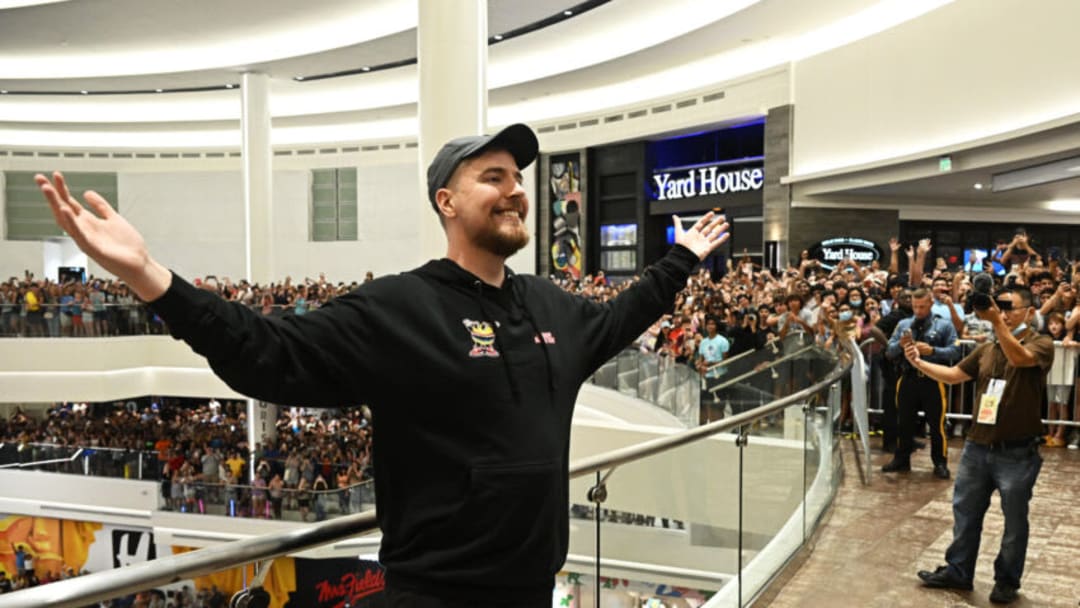 EAST RUTHERFORD, NEW JERSEY - SEPTEMBER 04: Global YouTube star MrBeast poses with fans at the launch of the first physical MrBeast Burger Restaurant at American Dream on September 4, 2022 in East Rutherford, New Jersey. (Photo by Dave Kotinsky/Getty Images for MrBeast Burger)