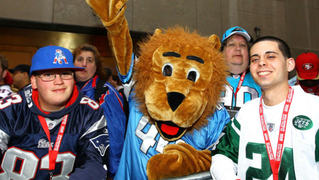 NEW YORK, NY - APRIL 26: Fans of the New England Patriots, Detroit Lions and the New York Jets wait in line to enter the venue for the 2012 NFL Draft at Radio City Music Hall on April 26, 2012 in New York City. (Photo by Al Bello/Getty Images)