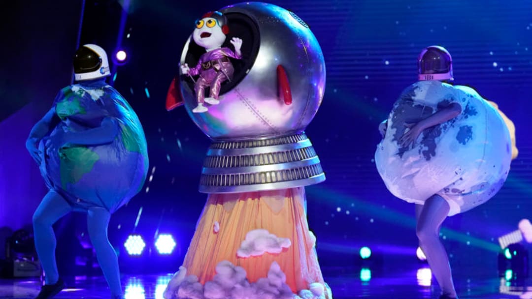THE MASKED SINGER: Baby Alien in the "Six More Masks" episode of THE MASKED SINGER airing Wednesday, Sept. 30 (8:00-9:00 PM ET/PT) on FOX. © 2020 FOX MEDIA LLC. CR: Michael Becker/FOX.