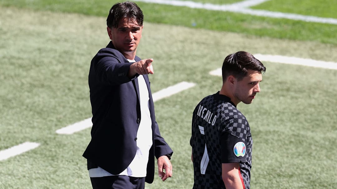 Zlatko Dalic değişiklik yapıyor. Zlatko Dalic değişiklik yapıyor.