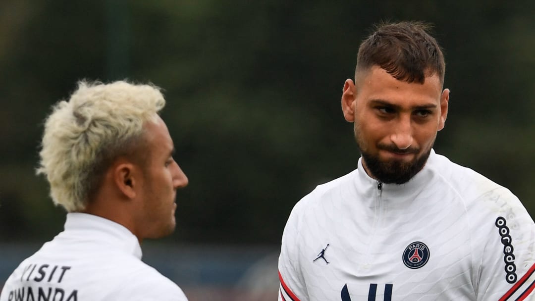 Keylor Navas et Gianluigi Donnarumma avec le Paris Saint-Germain cette saison en Ligue 1