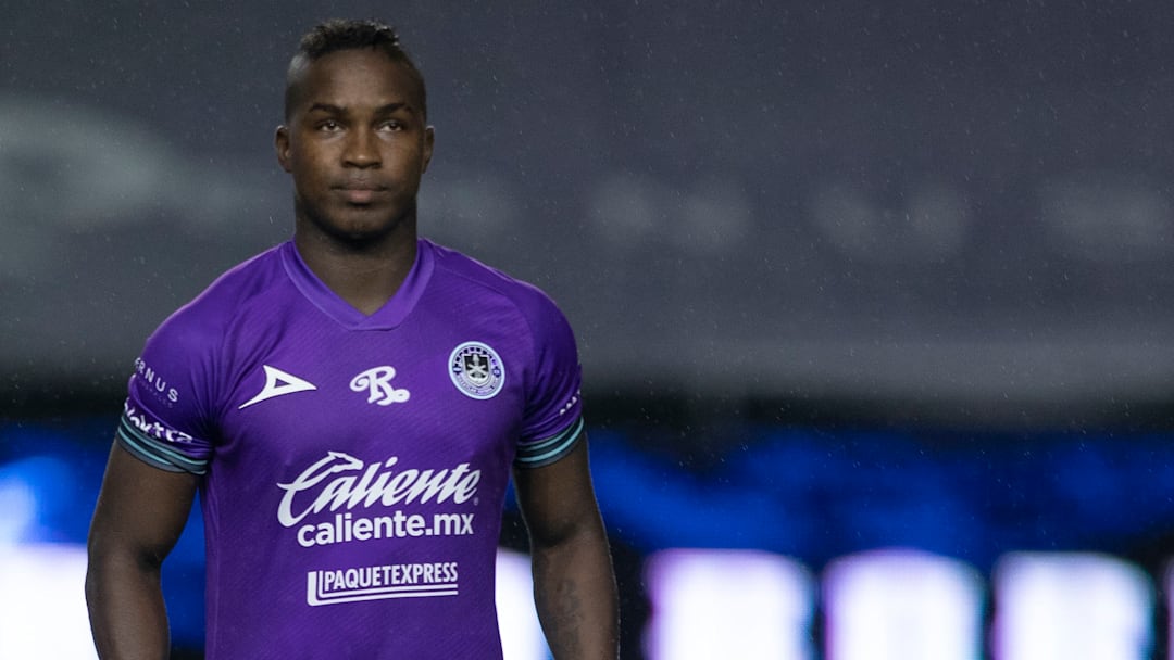 El defensa colombiano José Ortiz le puso fin a su trayectoria en México, al dejar Mazatlán para unirse al Independiente Santa Fe. El defensa colombiano José Ortiz le puso fin a su trayectoria en México, al dejar Mazatlán para unirse al Independiente Santa Fe.