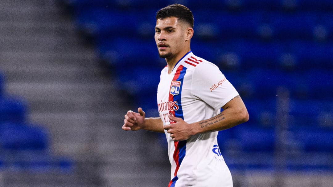 Bruno Guimaraes pourrait quitter Lyon seulement 18 mois après son arrivée. Bruno Guimaraes pourrait quitter Lyon seulement 18 mois après son arrivée.