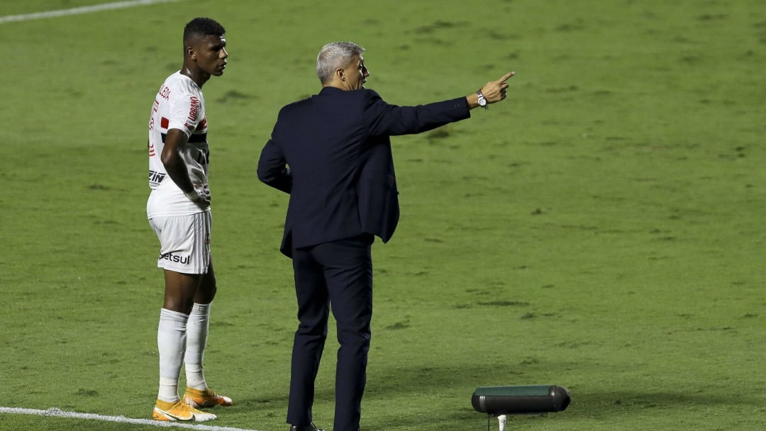 São Paulo empatou em estreia de Crespo São Paulo empatou em estreia de Crespo