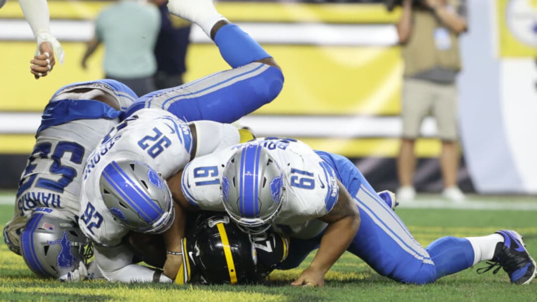 Detroit Lions linebacker Charles Harris (53) and defensive tackle Kevin Strong (92) and nose tackle Miles Brown (61) tackle Pittsburgh Steelers running back Anthony McFarland (26). Mandatory Credit: Charles LeClaire-USA TODAY Sports