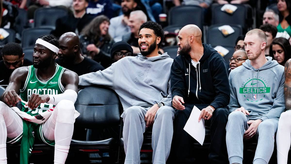 Jayson Tatum proves he's still a leader in Boston, despite not being able  to play