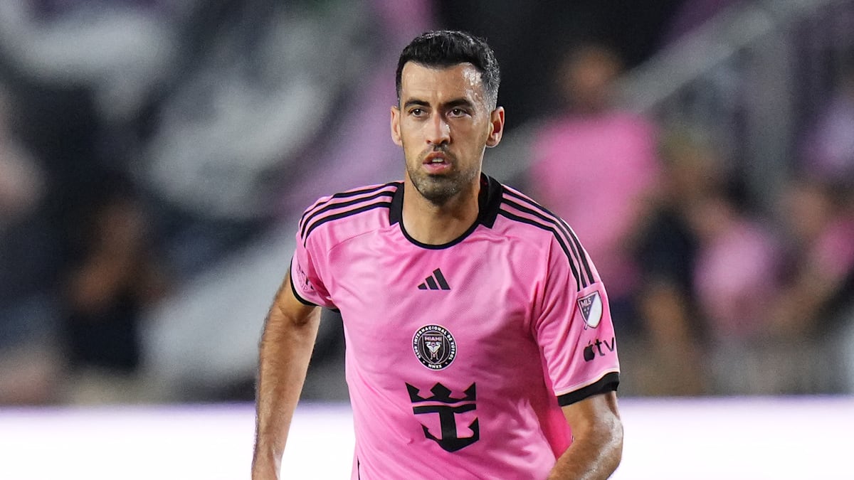 ウェア Sergio Busquets 22/23 Panini Chronicles Elements Sergio Busquets FS-SBQ 44/99 Dual