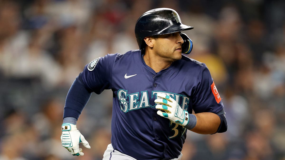 Mariners lose yet another bat to rival Rangers in worrying trend