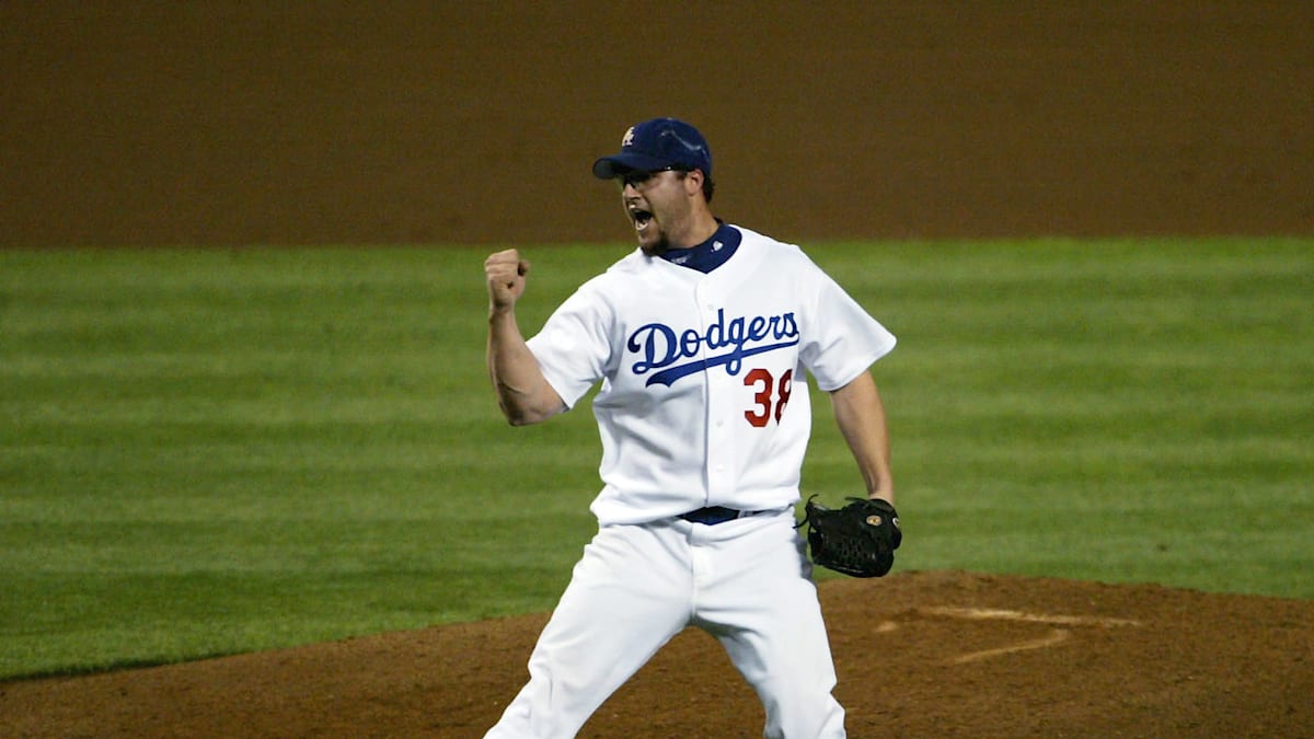 Dodgers' Eric Gagne recalls friendly wager that fueled 'mano-a-mano' Barry  Bonds showdown