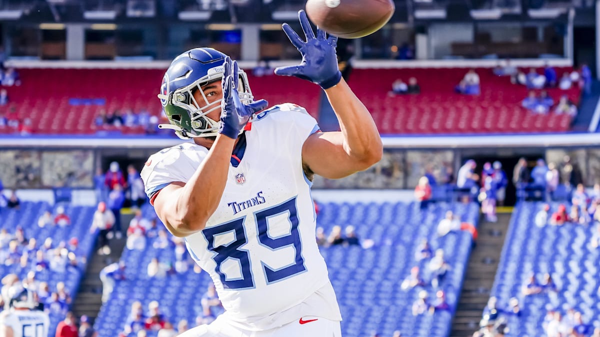 Patriots Reunite Mike Vrabel with Former TE Ahead of Titans Return