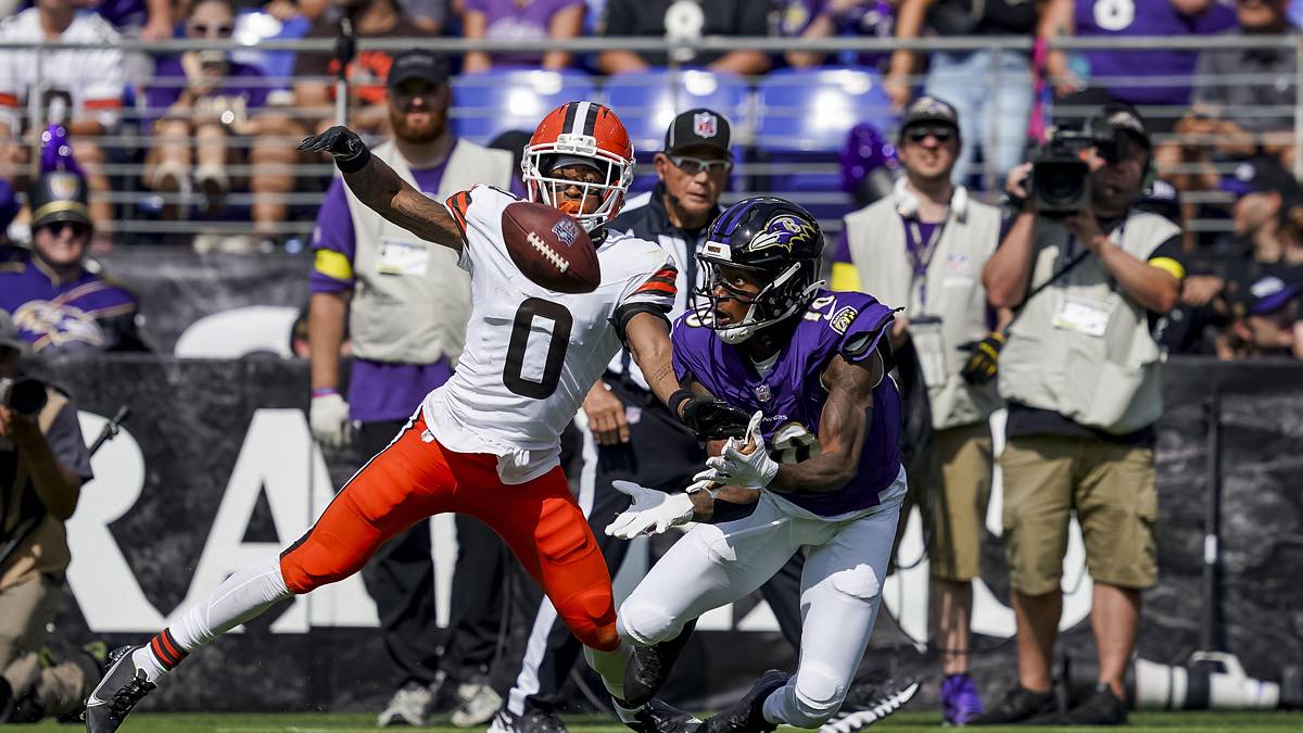 Alternate angle of DeAndre Hopkins' highlight catch proves signing is already paying off