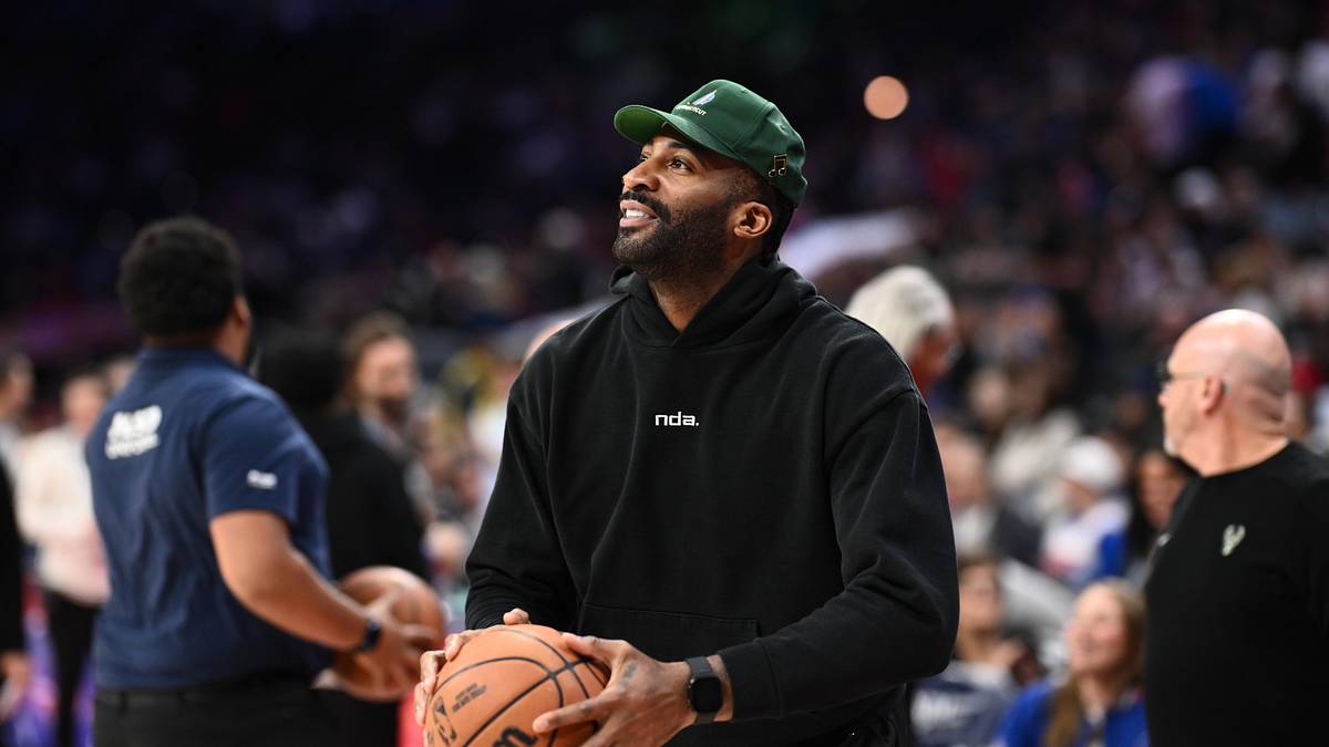 Sixers Big Man Reacts to 3-Time All-Star's Viral Social Media Post