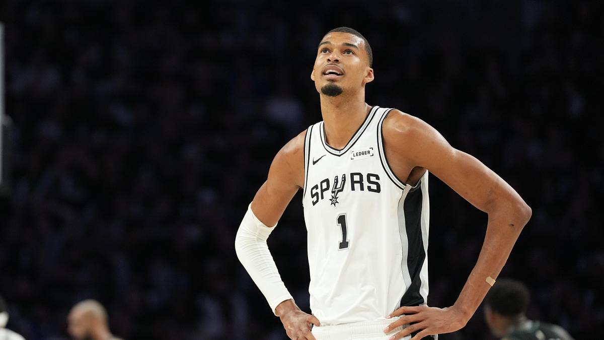 Spurs' Victor Wembanyama Ejected For Elbowing Naz Reid in Game 4