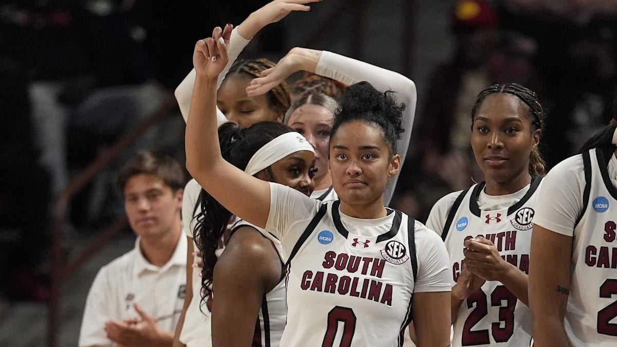 chicka-d レディース エブリボディ パーカー chicka-d NCAA