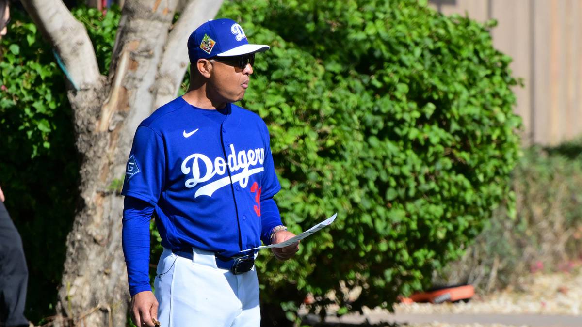 Inside Dodgers Clubhouse for Dave Roberts' Message Before First