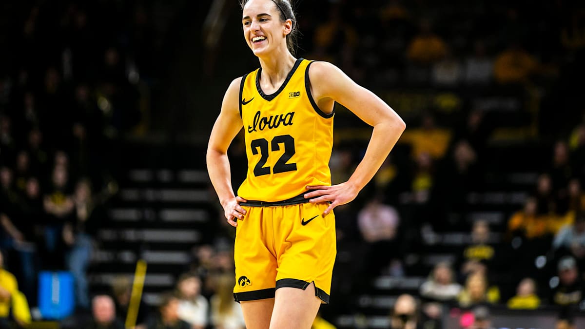 Viral Video of Caitlin Clark Scorching Men's Team in Practice Has Fans  Buzzing