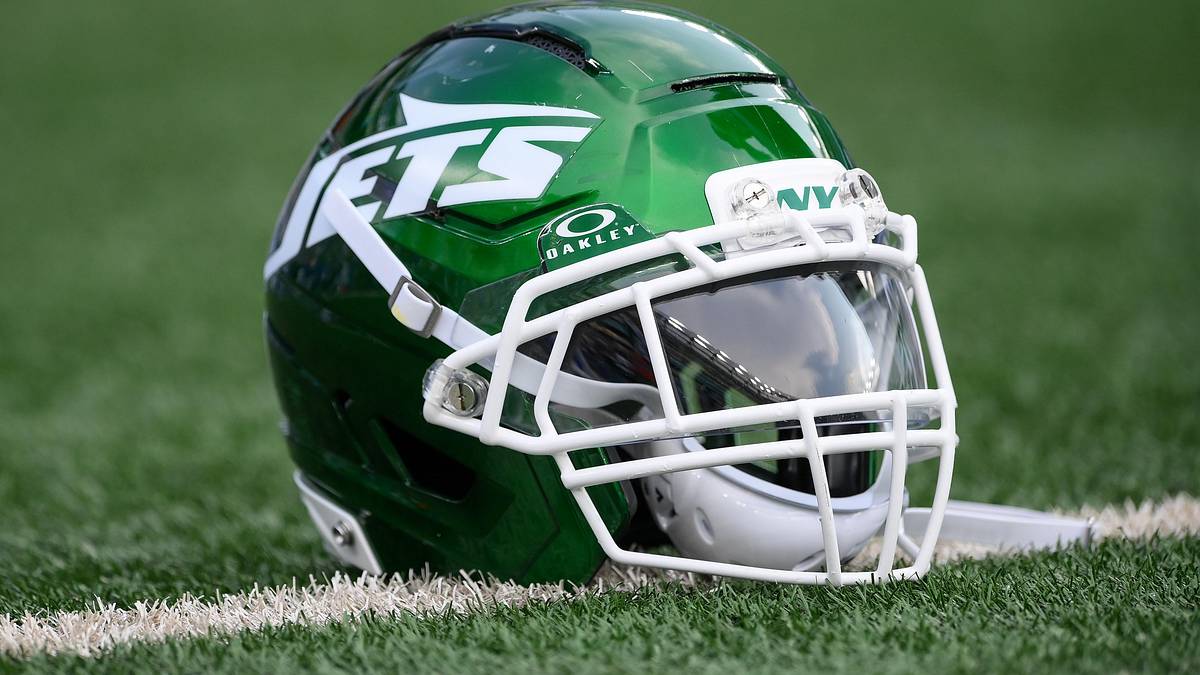 NFL Mock Draft: Jets Swing Round 1 Trade for Franchise QB