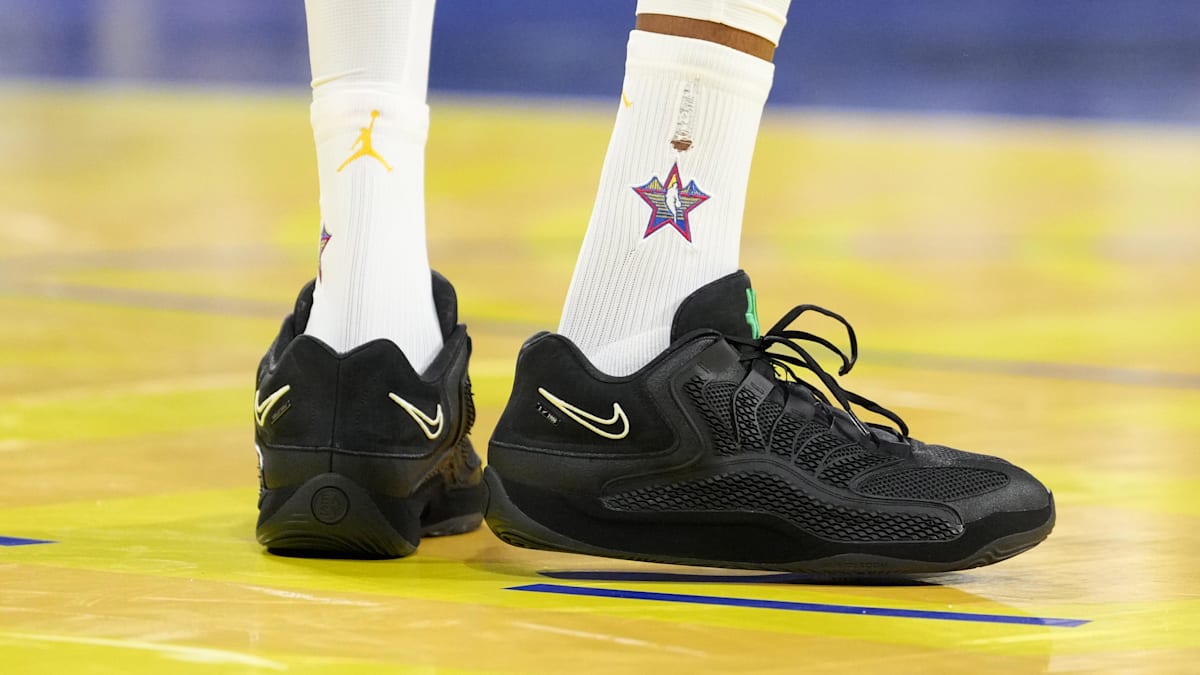 foot locker mens basketball sneakers