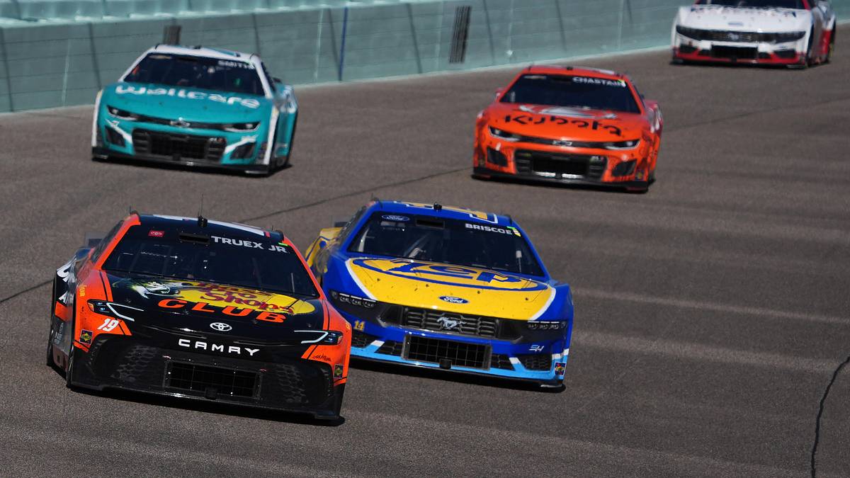 Previewing the NASCAR Cup Series Straight Talk Wireless 400