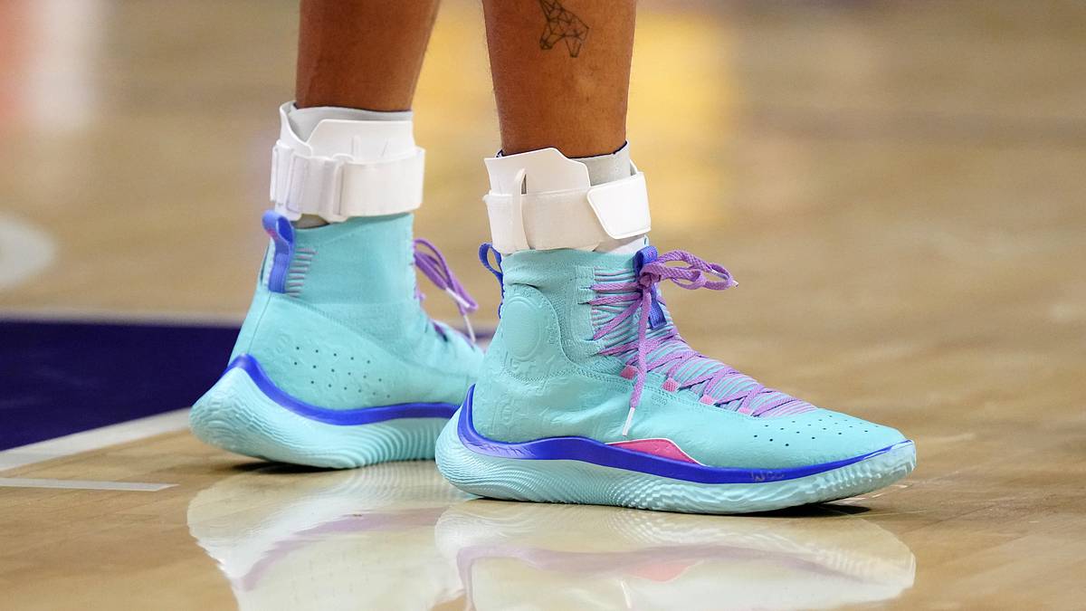 Stephen Curry's Retro Sneakers Highlight His New Book