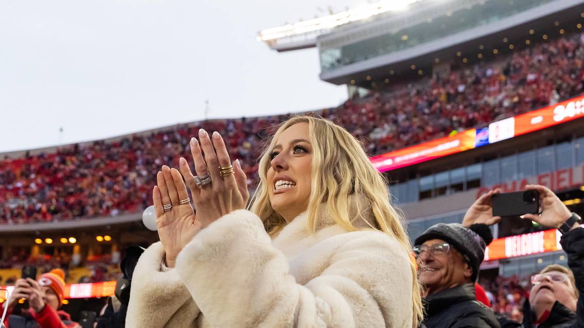Brittany Mahomes dresses kids in matching furry KC Current fits 'to dominate' Brittany Mahomes dresses kids in matching furry KC Current fits 'to dominate'