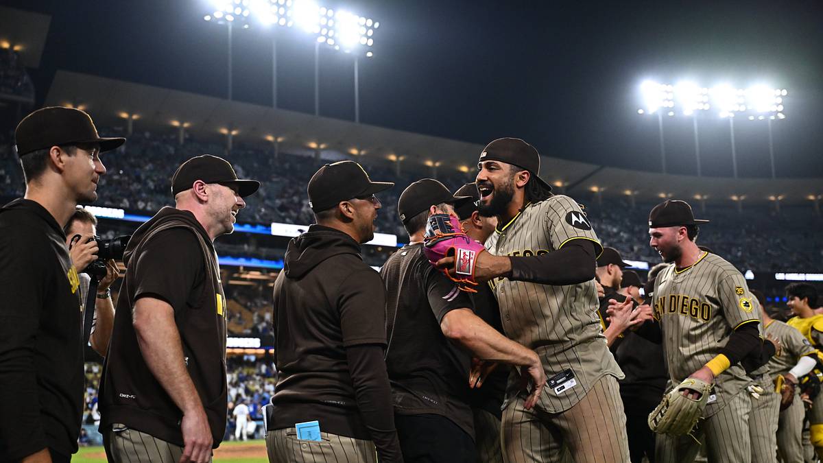 BASEBALL TEAM ジップアップジャケット 黒智辯学園グラコン Padres Notes: SD Clinches Postseason, Wild-Card Game 1 Starter