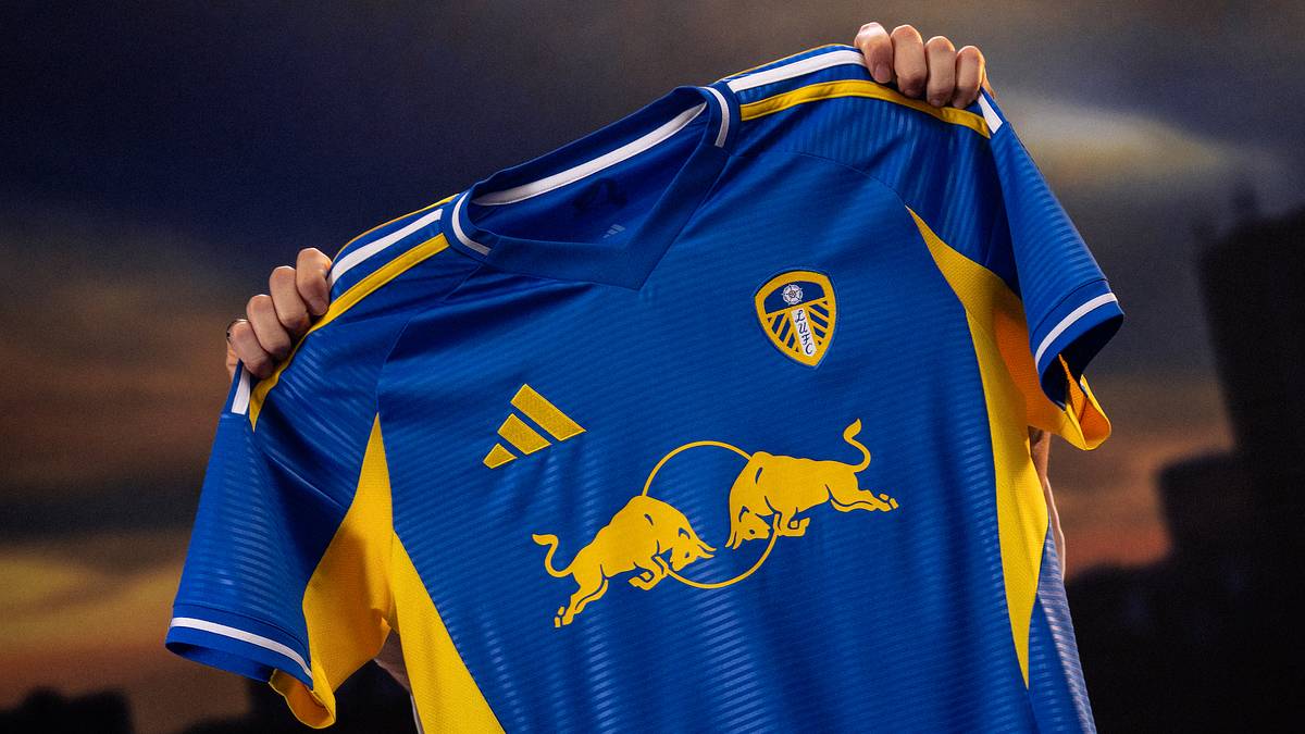 Leeds United legends help unveil striking 2025/26 away kit