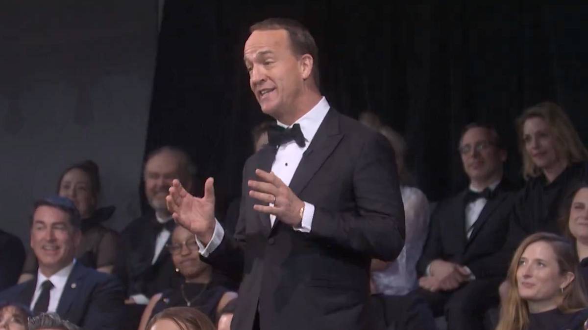Peyton Manning Hilariously Ribs His Retirement Life in 'SNL ...