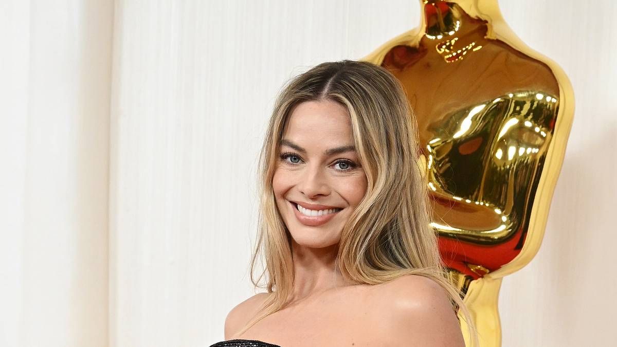 Margot Robbie's Best Outfits Through the Years