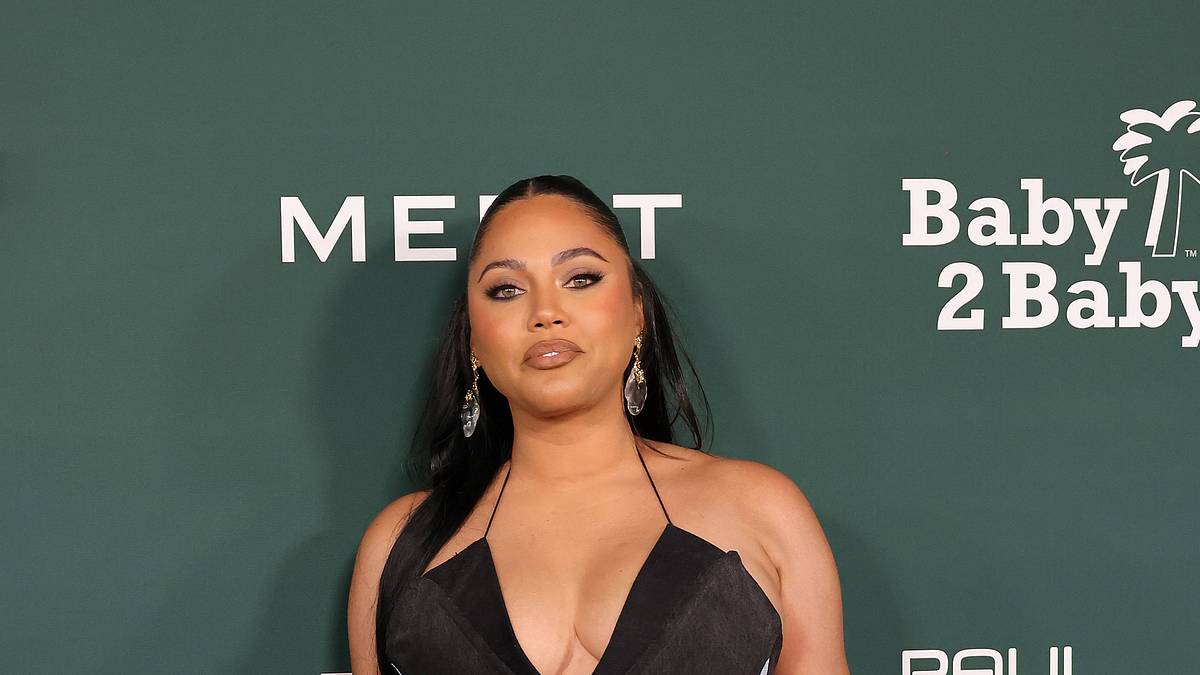 ayesha curry green dress crushes black strapless leather with A-list celeb not named Steph ayesha curry 2025