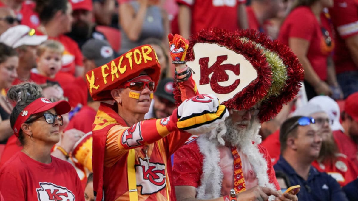 Chiefs superfan 'X-factor' knocked out during fan fight (Video)