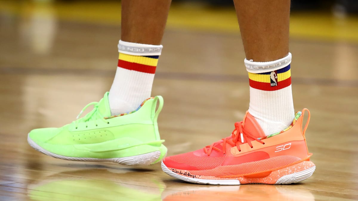 Neon green steph curry shoes outlet