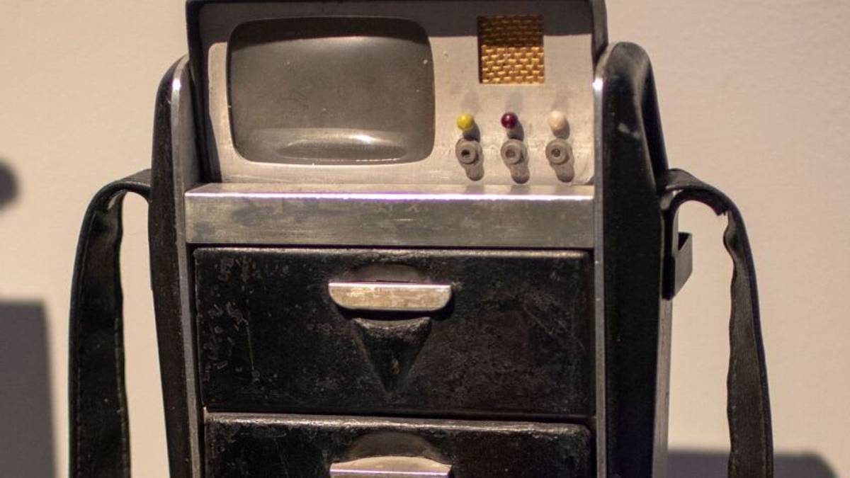 Star Trek: The Original Series: Dr. McCoy's medical tricorder Star Trek: The Original Series: Dr. McCoy's medical tricorder