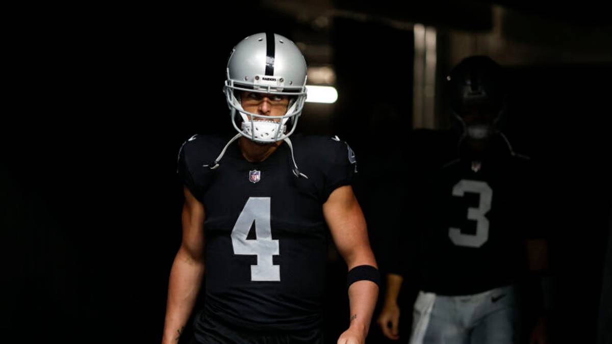 Raiders: Derek Carr is the most polarizing Raider ever, and both
