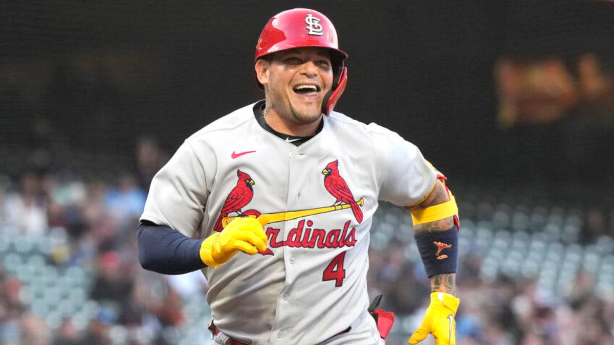 When will Yadier Molina return to the St. Louis Cardinals?