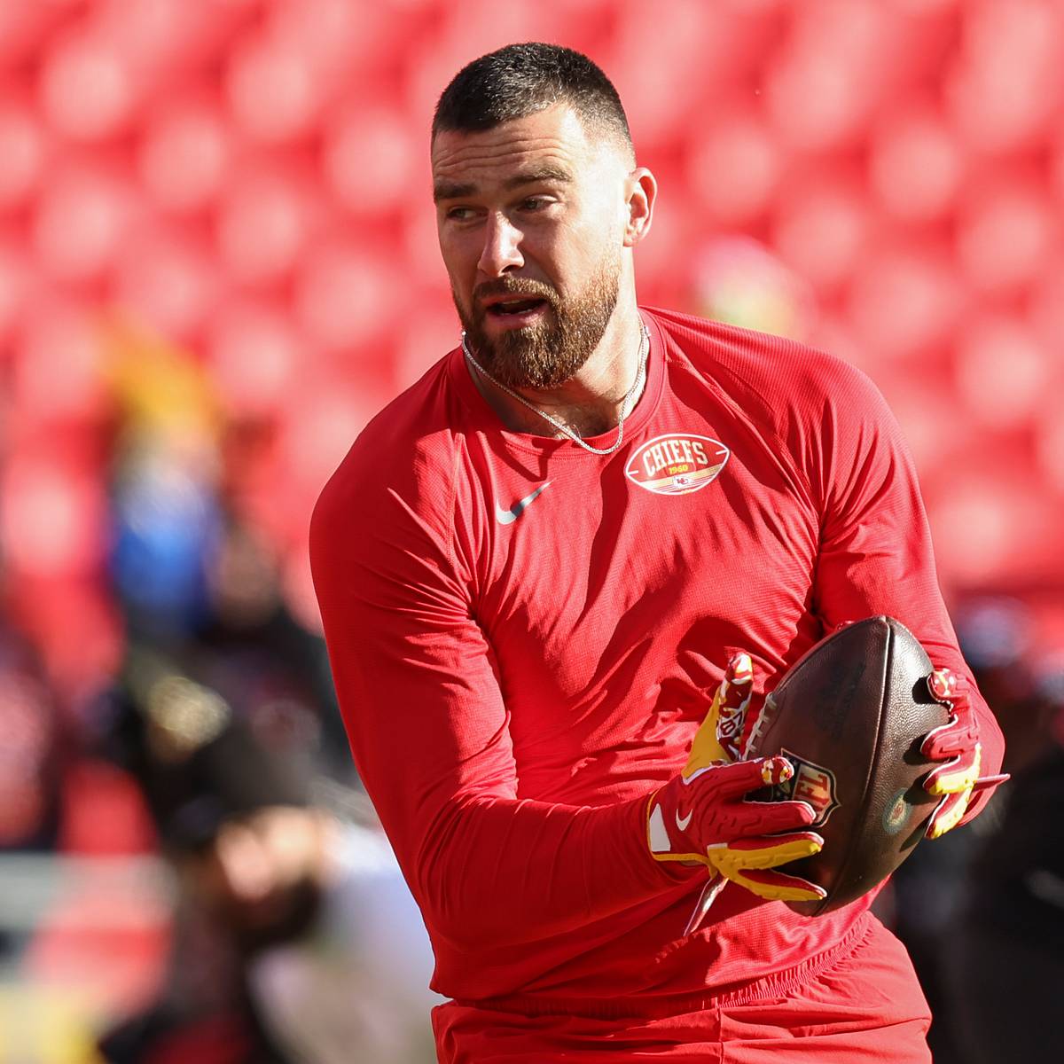 Travis Kelce refuses to mail it in for Chiefs and dares teammates to follow