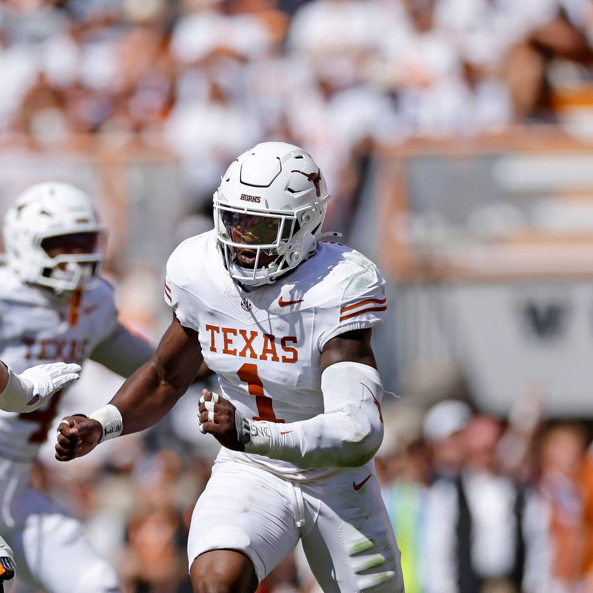 Colin Simmons has a chance to make history if Heisman voters are willing to break norms