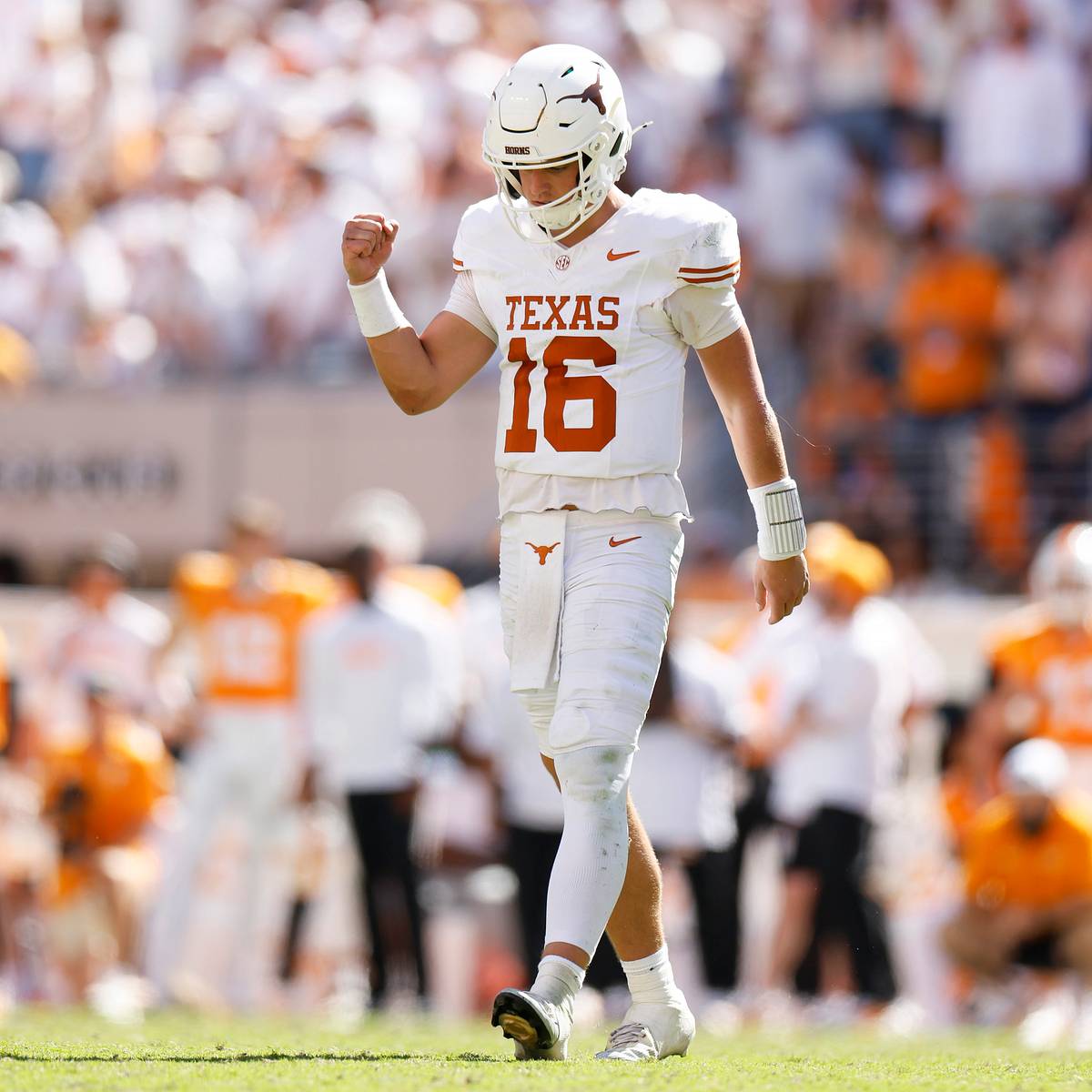 Brent Venables sees 'no weaknesses' in Arch Manning's play ahead of Red River Rivalry