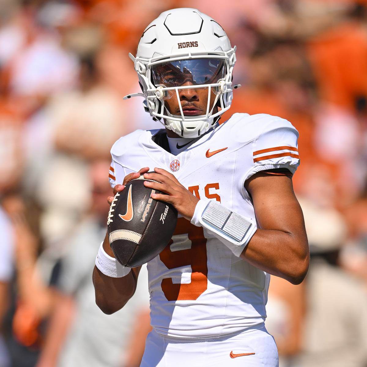 Reports make it look like Texas is flying toward benching Arch Manning for KJ Lacey