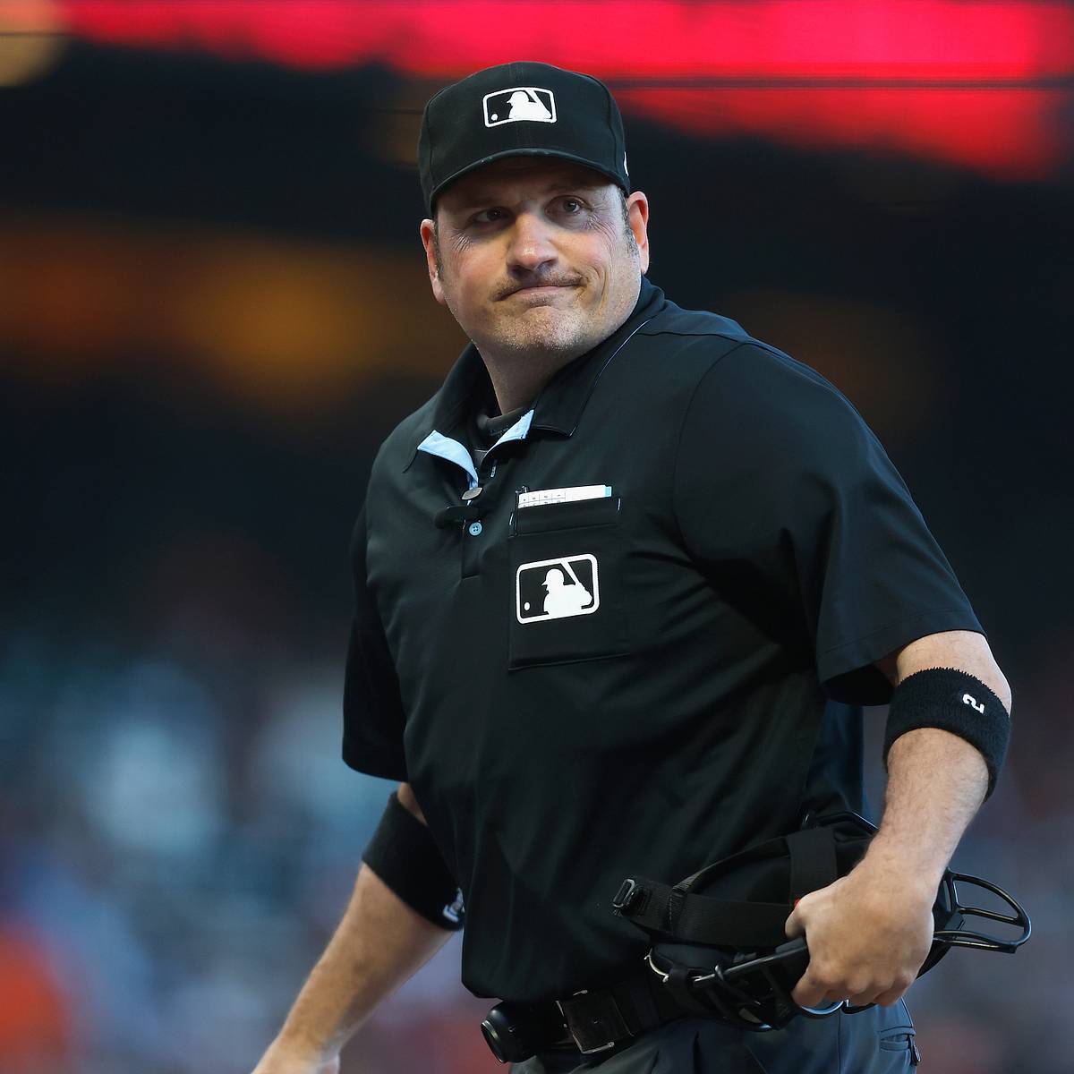 Umpire Dan Bellino's wildly inconsistent strike zone costs SF Giants against Pirates