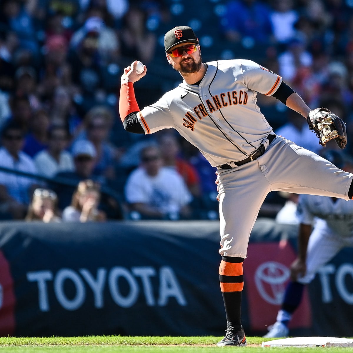 Solid former SF Giants third baseman signs deal to keep career going in Japan