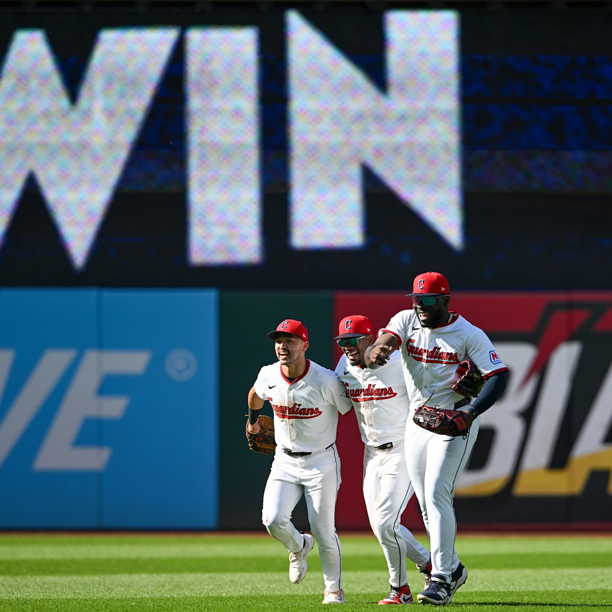 AL Wild Card Standings: Astros collapse helps Guardians gain