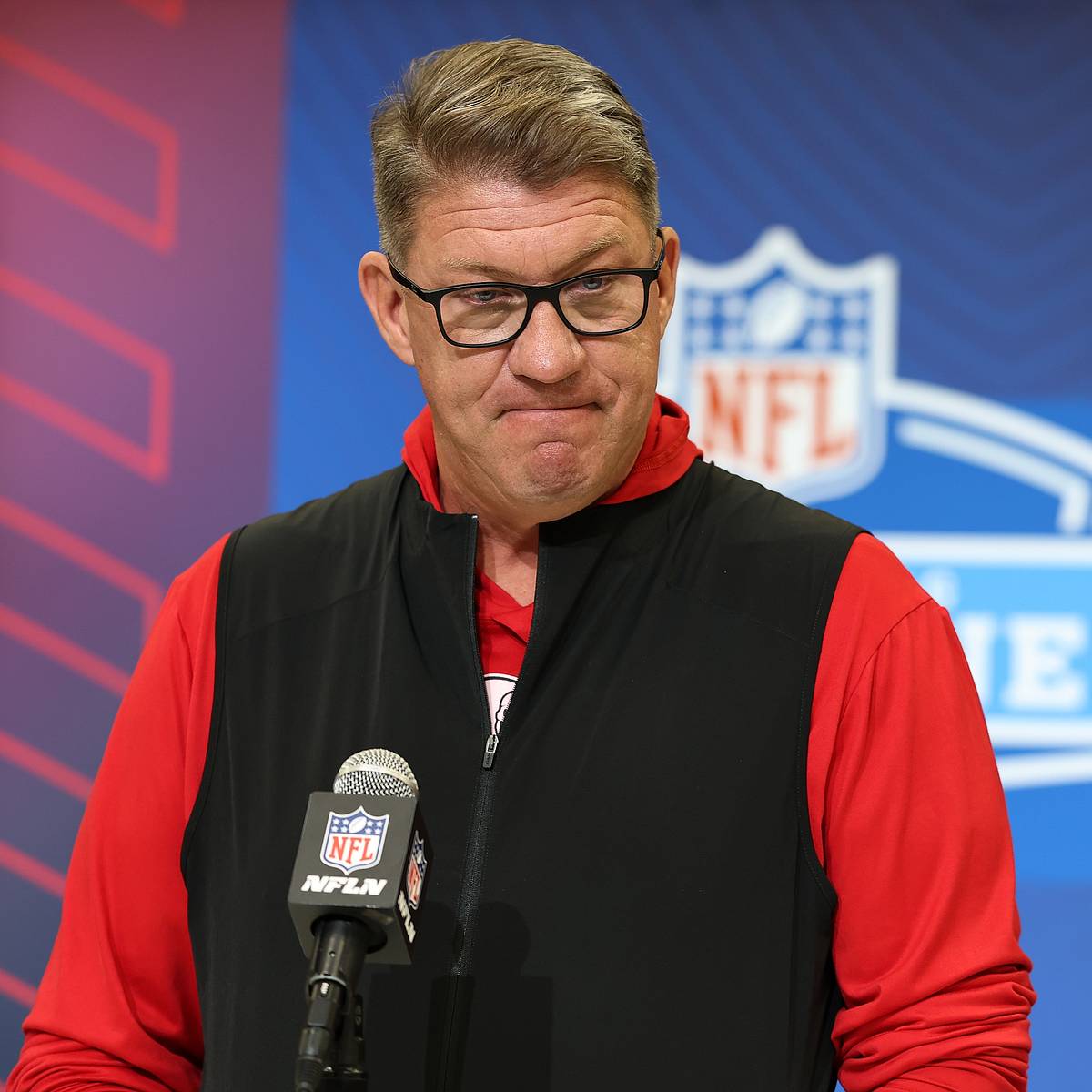 How Aiden Hutchinson's contract extension helps the Buccaneers at the trade  deadline