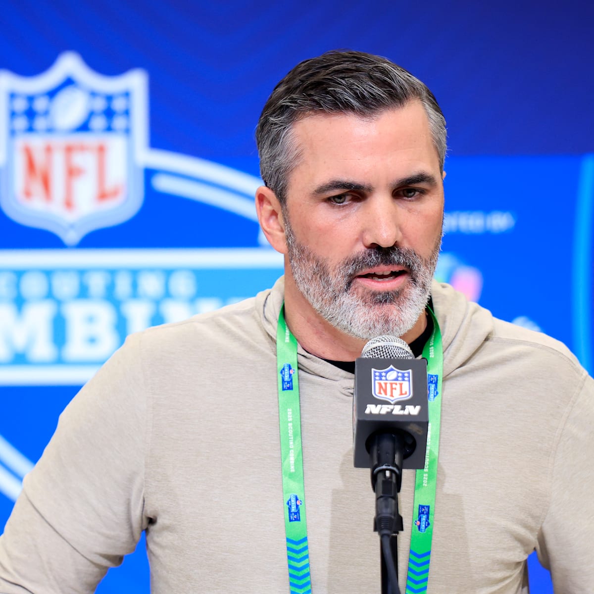 Browns land franchise quarterback in NFL mock draft (but not the way you  think)