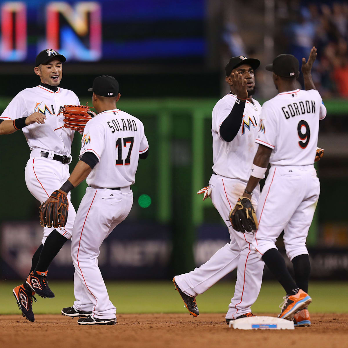 Mariners fans hope reunion with franchise legend will motivate newcomer Donovan  Solano